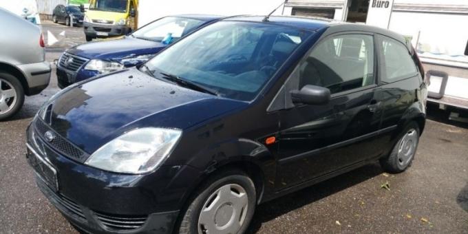 Ford Fiesta 2004г, на запчасти