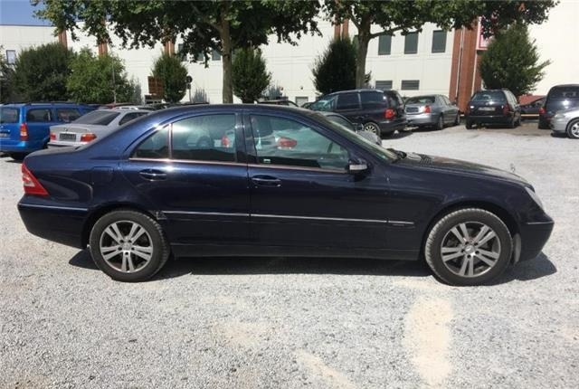 Mercedes-Benz C W203 2003г, на запчасти