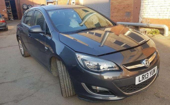 Opel Astra J 2013 г на запчасти