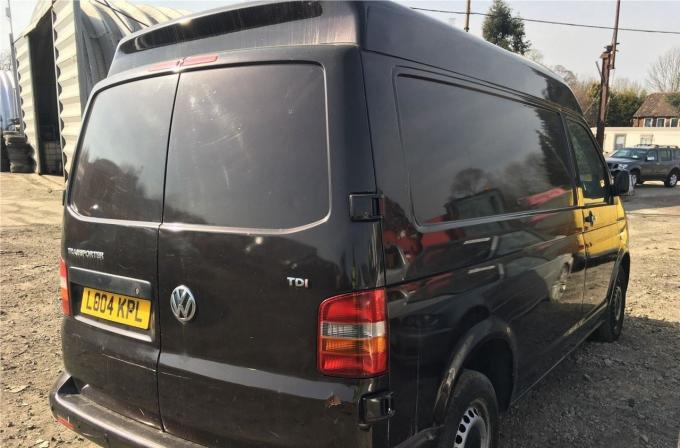 Автомобиль в разборе: Volkswagen Transporter 5