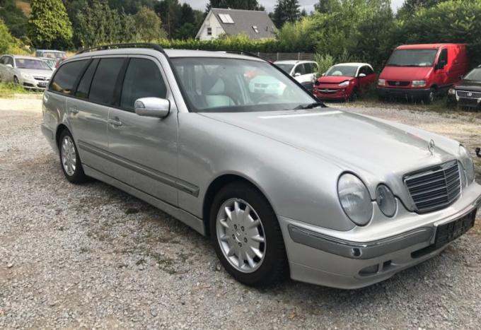 Mercedes-Benz E W210 2001г, на запчасти