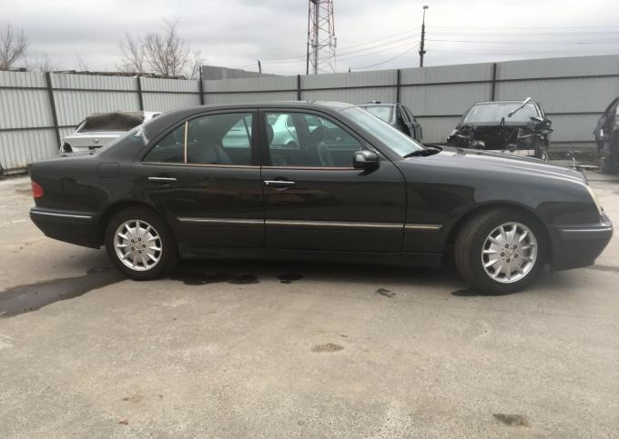 Разбор Mercedes W210 E240 2000г