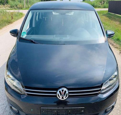 Volkswagen Touran 2012 г на запчасти