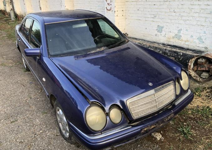 Mercedes Benz E240 W210 в разборе