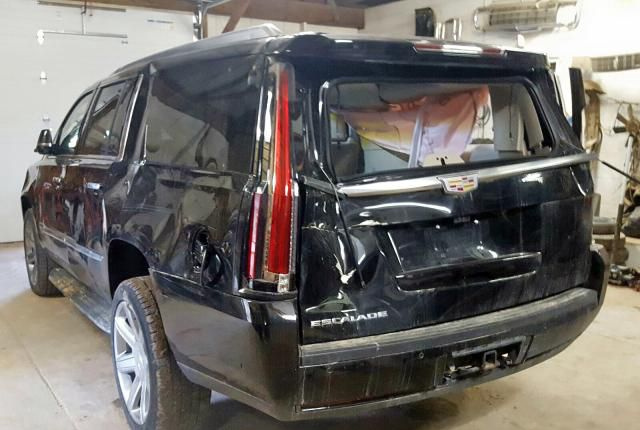 В разборе Cadillac Escalade IV 2014-2020