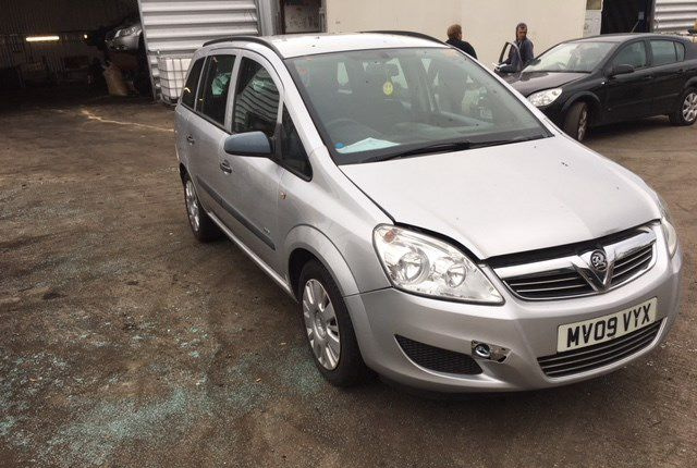 Разбор на запчасти Opel Zafira B 2005-2012