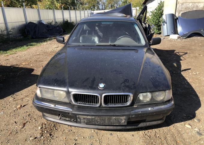 В разборе BMW E38 M60B30