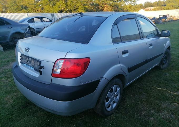 В разборе Kia Rio 2