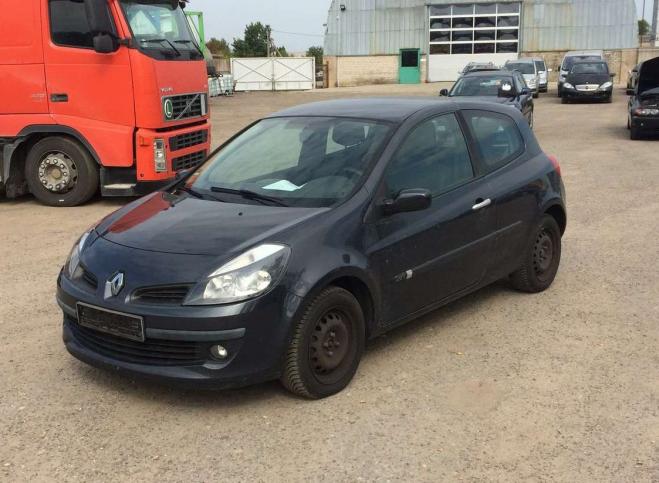 Renault Clio 2011 г на запчасти