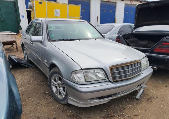 Mercedes-Benz C200