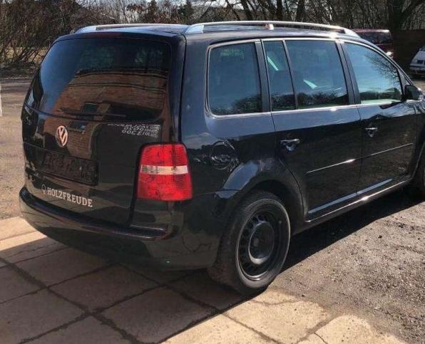 Volkswagen Touran 2.0D 2005 г на запчасти