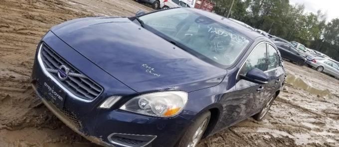 В разборе Volvo S60 2.5 Turbo 2012 года из США