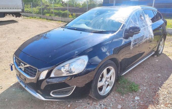 Volvo V60 2011 г по запчастям