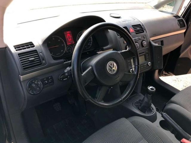 Volkswagen Touran 2.0D 2005 г на запчасти