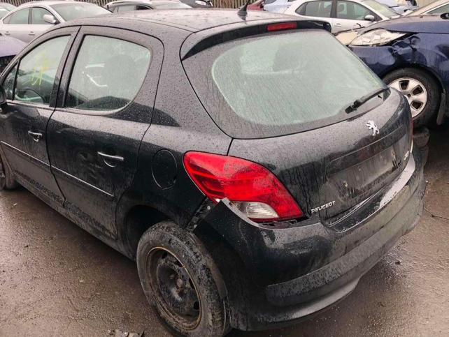 Peugeot 207 1.4 HDI 2011 г по запчастям