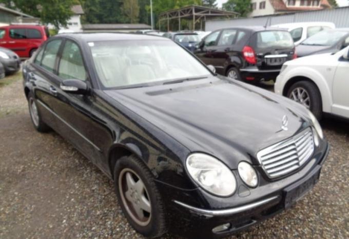 Mercedes-Benz E W211 2004г, на запчасти