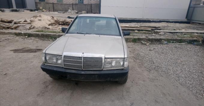 Продам по частям мерседес W201 190E