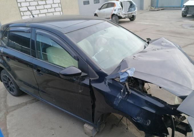 Volkswagen Polo, 2011 Поколение: V (20092015)