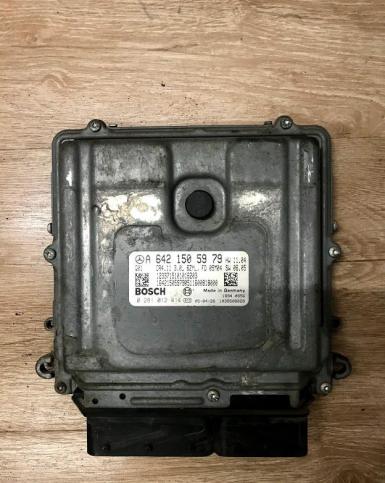 Блок управления двигателем Mercedes A6421505979