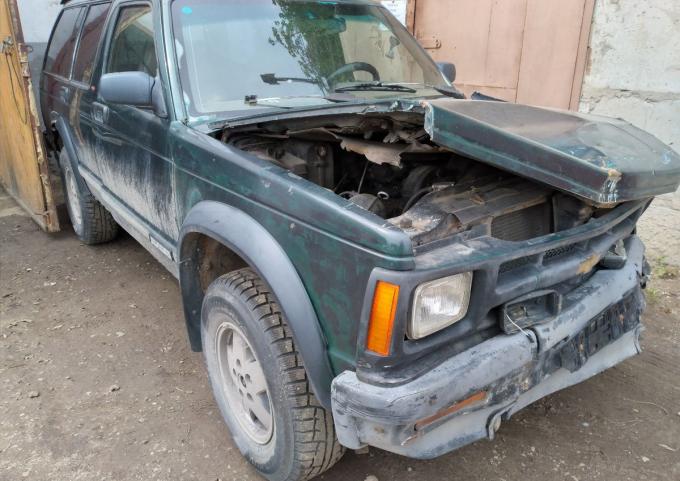 В разборе Chevrolet Blazer S10