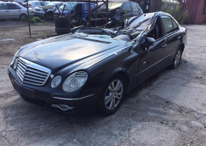 Продам по запчастям мерседес W211 E200