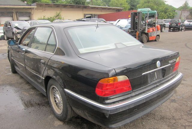 Разбор на запчасти BMW 7 E38