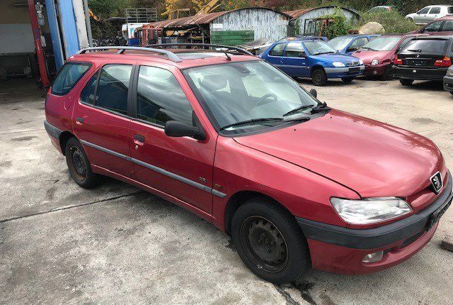 Разбор на запчасти Peugeot 306