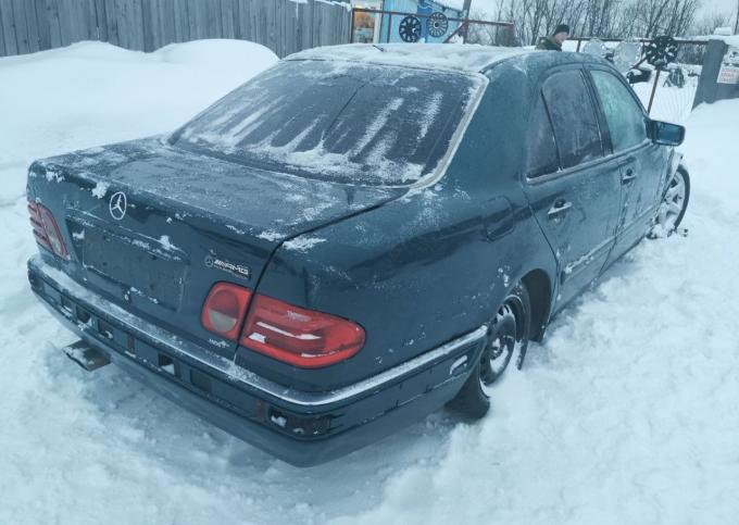 Mercedes Benz 1996 год E320 W210 3.2 двигатель акп