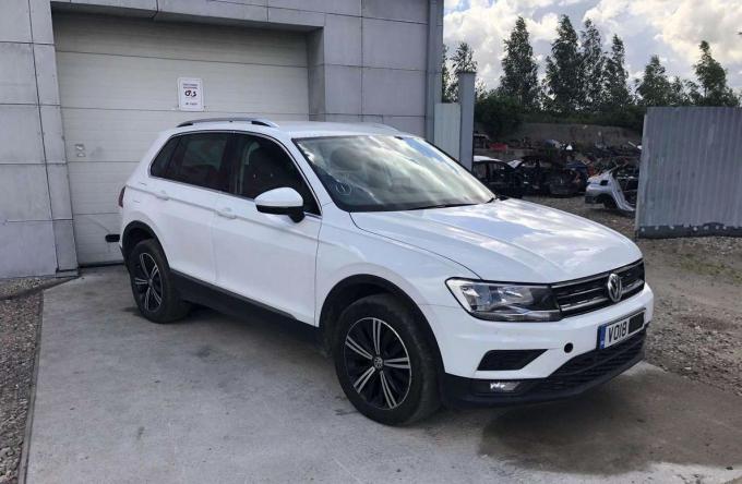 Volkswagen Tiguan 2 5Na 2018 г по запчастям