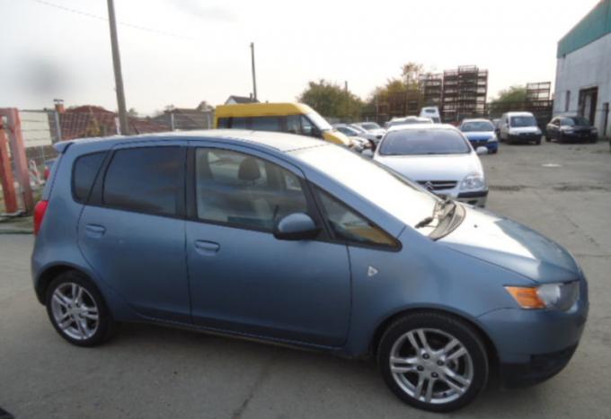 Mitsubishi Colt 2010г, на запчасти