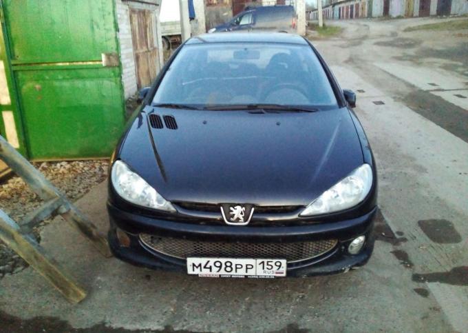 В разборе Peugeot 206/Пежо 206 хэтчбек