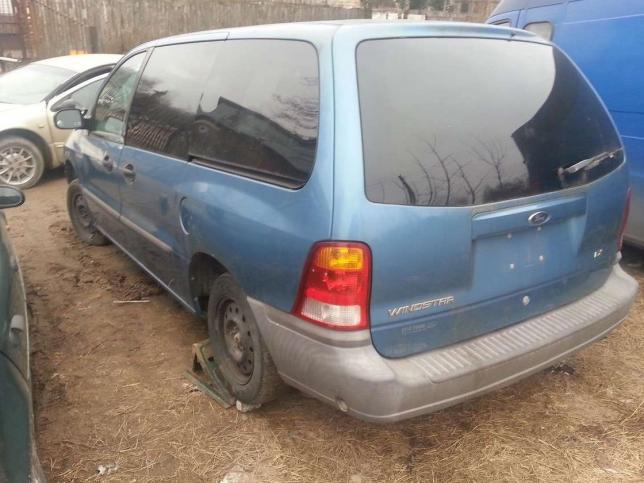 Ford Windstar 2002 г на запчасти