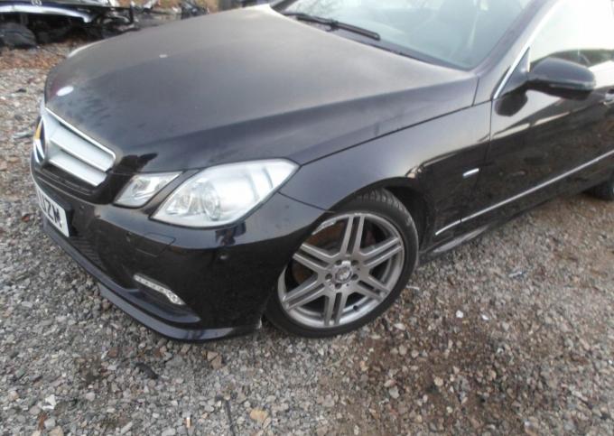 В разборе Mercedes W207 E-class coupe