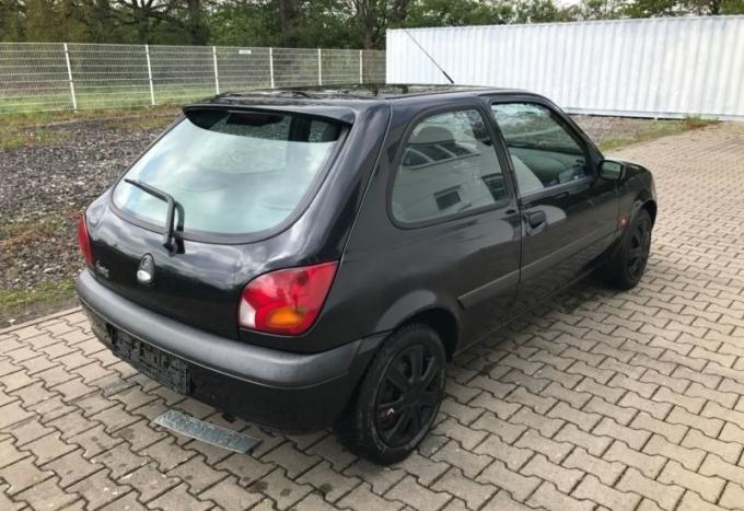 Ford Fiesta 2002г, на запчасти