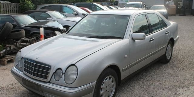 Разборка Mercedes E240 W210 1999