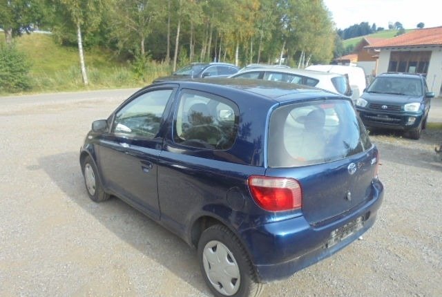 Toyota Yaris 2001, на запчасти