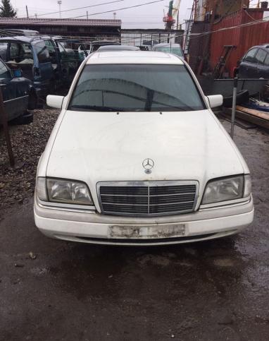 Продам по запчастям мерседес W202 C280