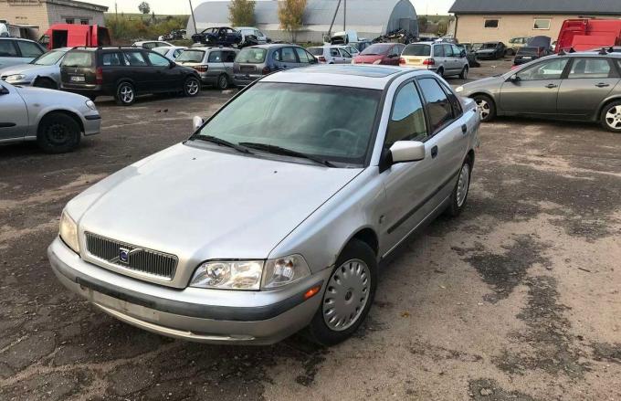 Volvo S40 2003 г на запчасти