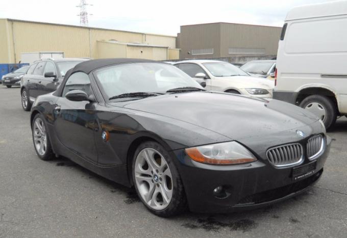 BMW Z4 E85 2004г на запчасти