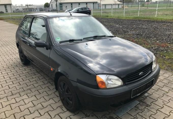 Ford Fiesta 2002г, на запчасти