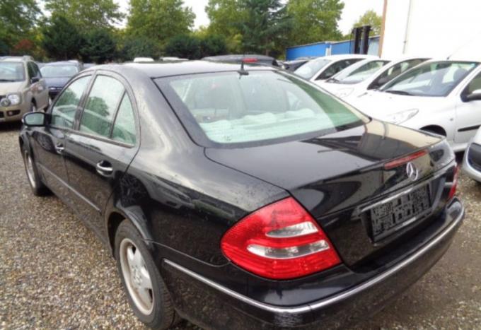 Mercedes-Benz E W211 2004г, на запчасти