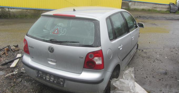 8 Запчасти на Volkswagen Polo 1.2 2001 года