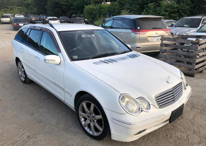 В разборе Мерседес W203 2003 год белый