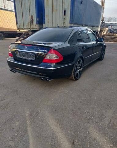 В разборе Мерседес-W211 E500 AMG 2008 год