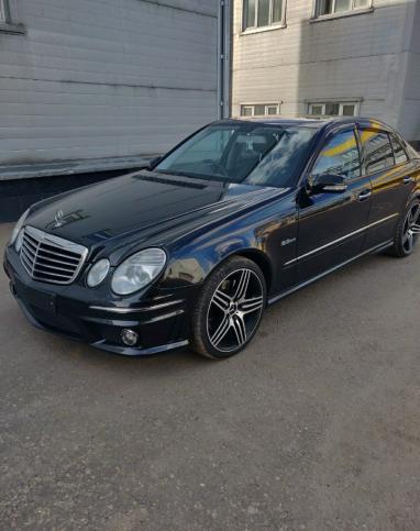 В разборе Мерседес-W211 E500 AMG 2008 год