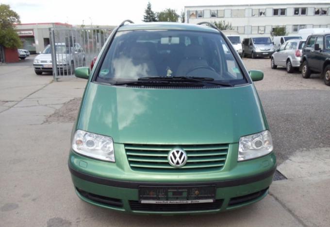 Volkswagen Sharan 2003 г на запчасти