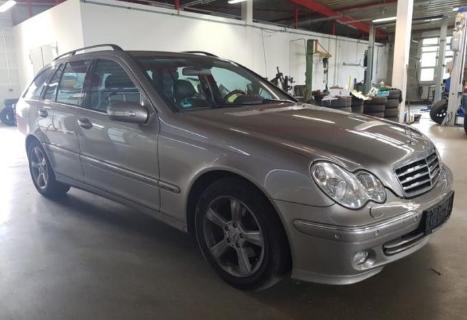 Mercedes-Benz C W203 2006г, на запчасти