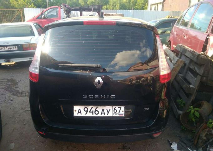 В разборе Renault Grand Scenic 3