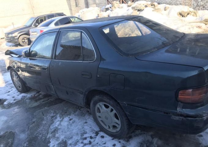 В разборе Toyota Camry lll XV10 2.4