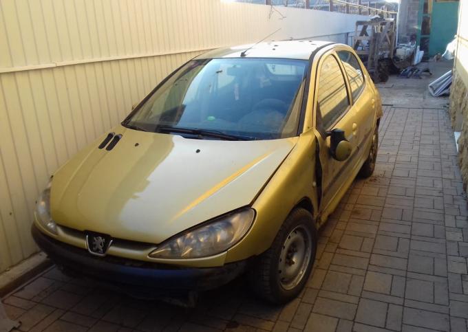 В разборке Peugeot 206